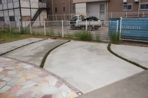 波紋のような駐車場