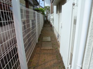 造園工事防草シートと砂利