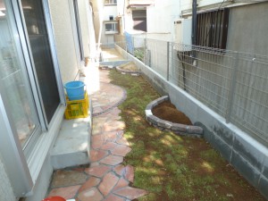 施工中裏庭造園