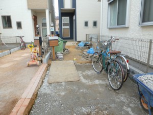 駐車場砕石引き均し