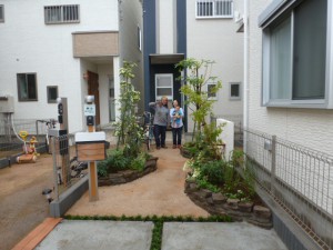 東京都江戸川区新築・完成・お客様との写真