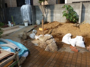 東京江戸川区リガーデン工事、木曽石積み