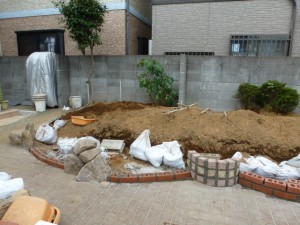 東京江戸川区リガーデン工事、ピココロ積み