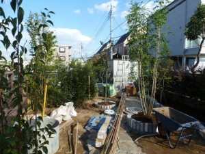 植栽、レンガ積み、