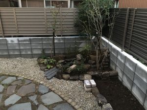 アールポップな庭